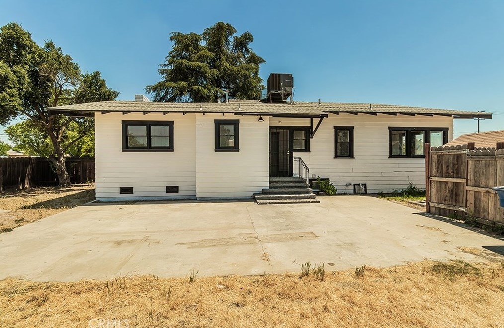 2325 10th Ave, Kingsburg, CA 93631
