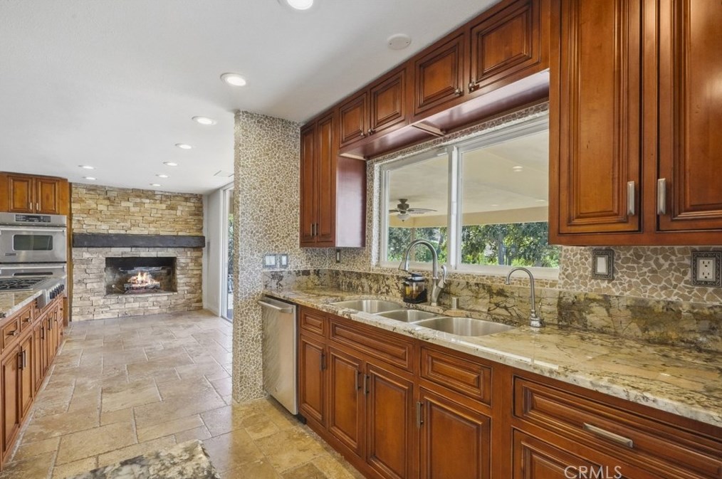 473 Country Hill Rd, Anaheim CA  92808-1353 exterior