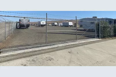 1075 W Elm Avenue, Coalinga, CA 93210 - Photo 1