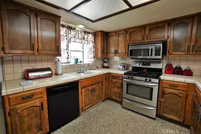 1200 Oxford Way, Hanford, CA 93230 - Photo 17