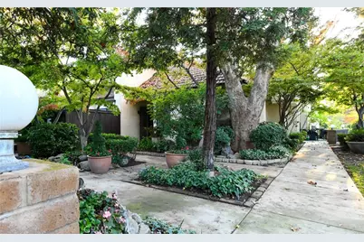 2890 Huntington #110, Fresno, CA 93721 - Photo 3