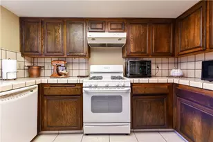 2890 Huntington, Fresno, CA 93721 - Photo 9