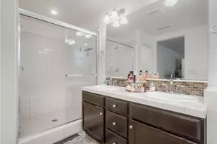 6280 E Vly Edge Dr, Fresno, CA 93727 - Photo 17