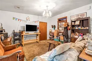 2463 Thompson, Selma, CA 93662 - Photo 19