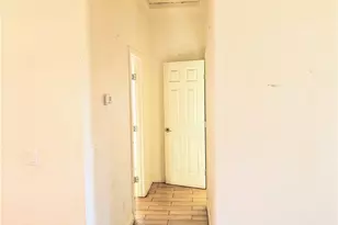 2425 S 10th St, Fresno, CA 93725 - Photo 5