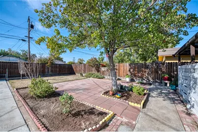 981 N Thorne Avenue, Fresno, CA 93728 - Photo 29