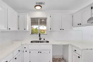 906 Don Medico Dr, Hanford, CA 93230 - Photo 13