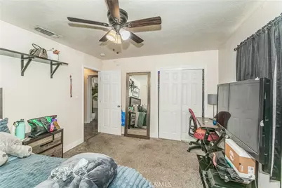 2467 S Holloway Avenue, Fresno, CA 93725 - Photo 21