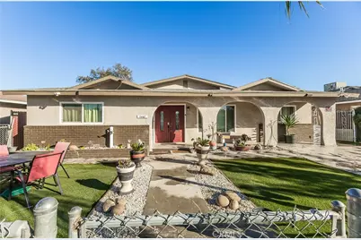 2467 S Holloway Avenue, Fresno, CA 93725 - Photo 1