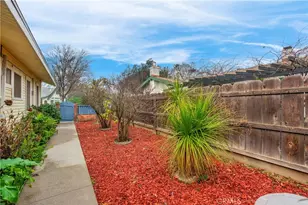 1912 N Vagedes, Fresno, CA 93705 - Photo 33