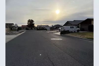 13089 Bermuda Dunes Road, Victorville, CA 92395 - Photo 5