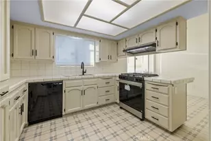 2342 S Sowell St, Visalia, CA 93277 - Photo 27