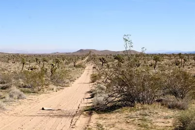 21099 Valley Vista Avenue, Yucca Valley, CA 92284 - Photo 11