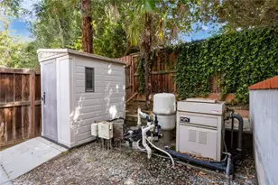 9484 N Woodmont Dr, Fresno, CA 93720 - Photo 43