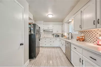 2569 E Los Altos Avenue, Fresno, CA 93710 - Photo 9