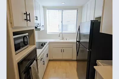 5429 Newcastle Avenue #211, Encino, CA 91316 - Photo 3