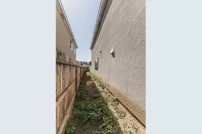 2844 N Vahe, Fresno, CA 93737 - Photo 59