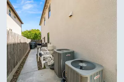 1229 E Via Roma, Fresno, CA 93730 - Photo 65