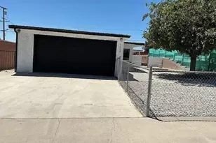 1008 E Elizabeth St, Barstow, CA 92311 - Photo 1