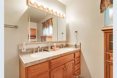 5767 E Park Circle, Fresno, CA 93727 - Photo 17