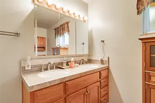 5767 E Park Circle, Fresno, CA 93727 - Photo 17