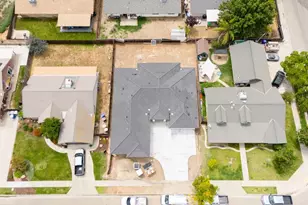 181 Grace Ct, Lemoore, CA 93245 - Photo 5