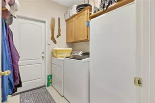 1547 W Claridge Ct, Hanford, CA 93230 - Photo 29