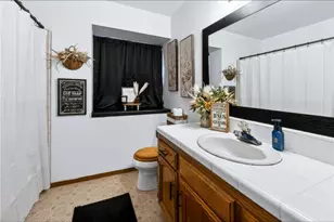 1307 S Arkle St, Visalia, CA 93292 - Photo 31