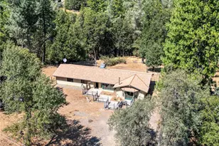 43696 Whispering Pines Dr, Oakhurst, CA 93644 - Photo 11