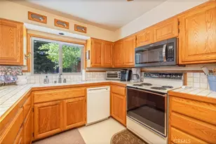 39268 Robin, Bass Lake, CA 93604 - Photo 5