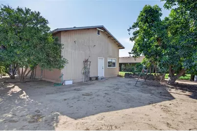 75 W Sierra, Clovis, CA 93612 - Photo 35