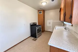 180 E Warner Ave, Fresno, CA 93710 - Photo 9