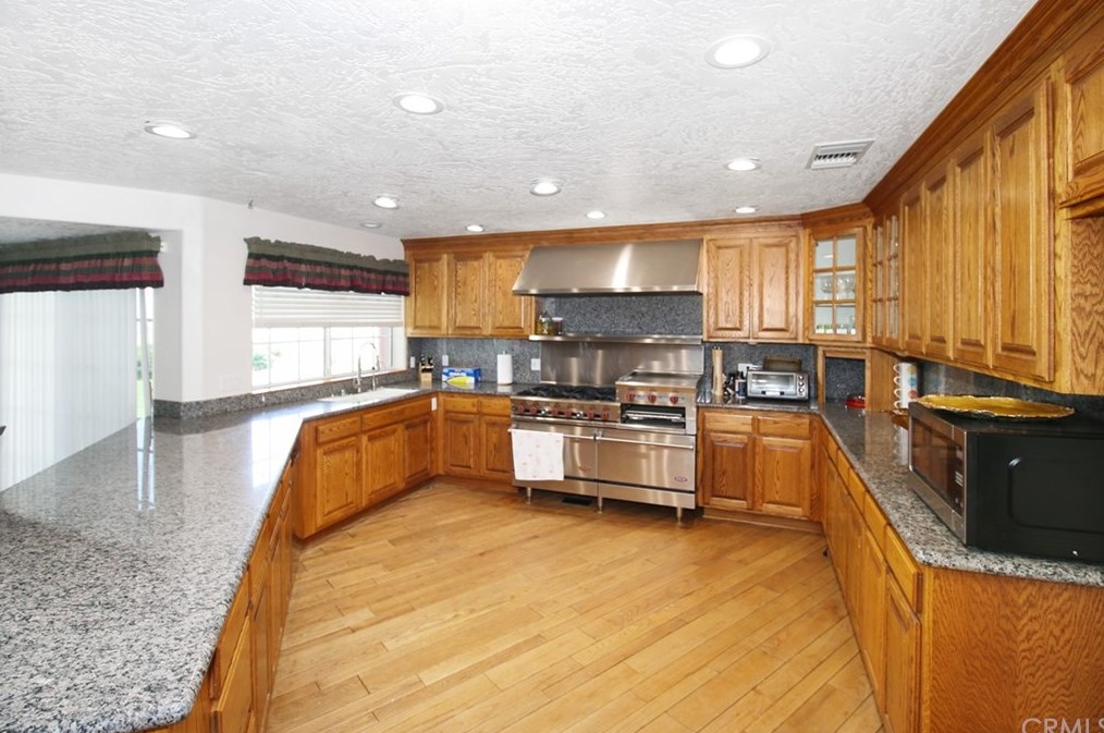 20767 Sunset Dr, Apple Valley CA  92308-5359 exterior