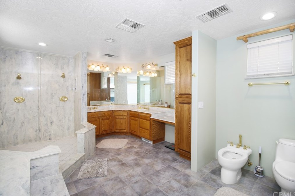 20767 Sunset Dr, Apple Valley CA  92308-5359 exterior