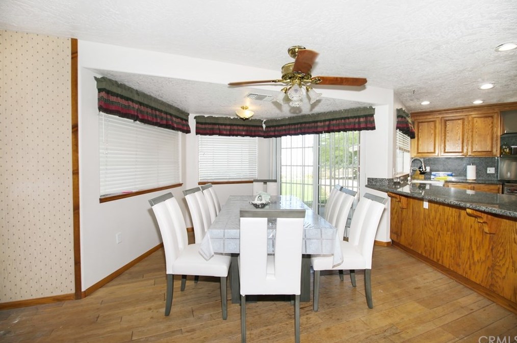 20767 Sunset Dr, Apple Valley CA  92308-5359 exterior