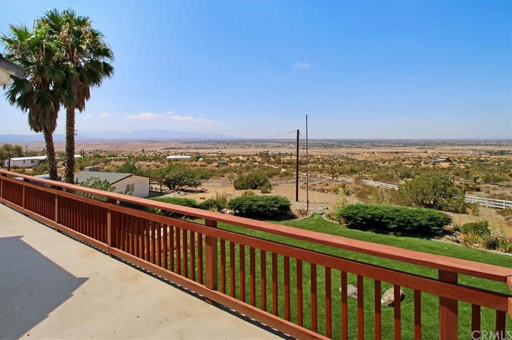 20767 Sunset Dr, Apple Valley CA  92308-5359 exterior
