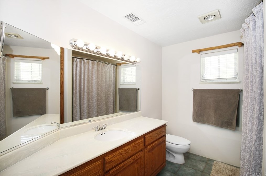 20767 Sunset Dr, Apple Valley CA  92308-5359 exterior