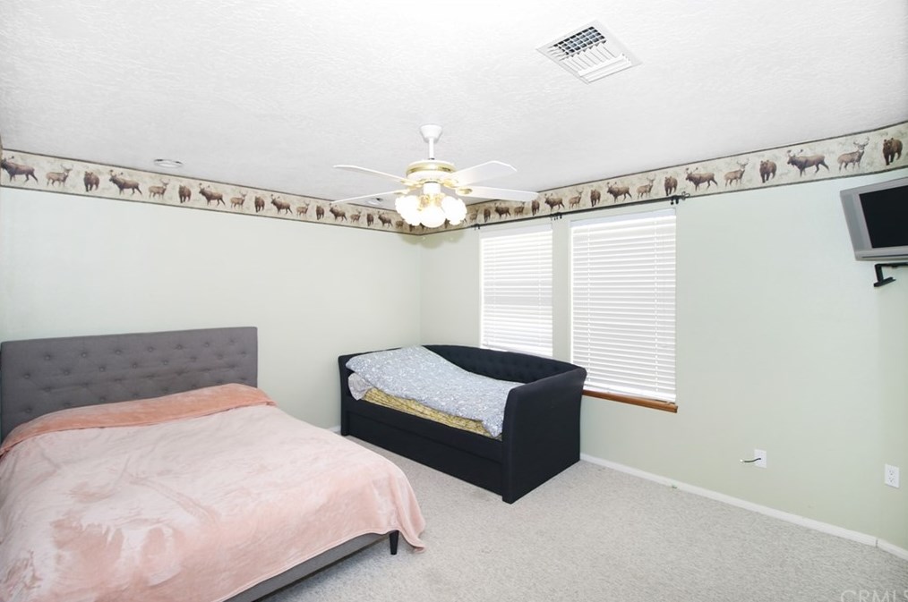 20767 Sunset Dr, Apple Valley CA  92308-5359 exterior