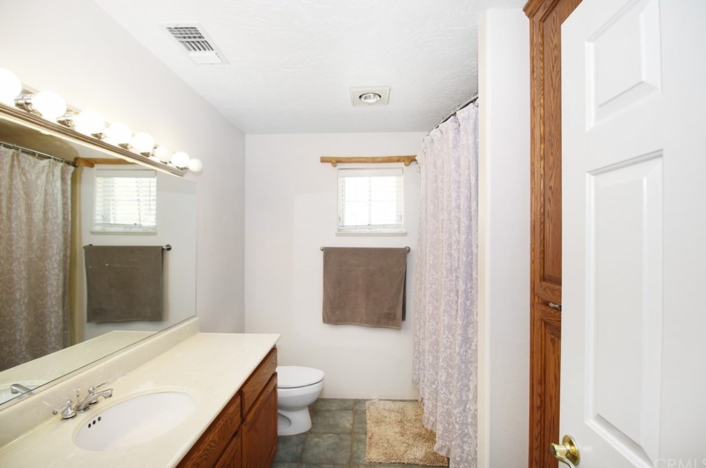 20767 Sunset Dr, Apple Valley CA  92308-5359 exterior
