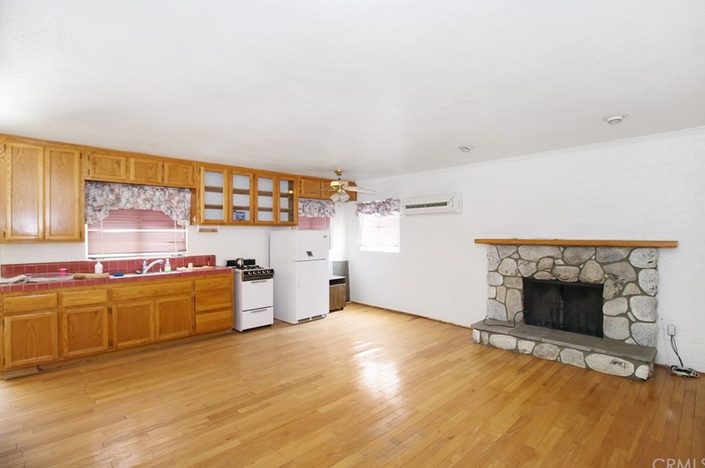 20767 Sunset Dr, Apple Valley CA  92308-5359 exterior