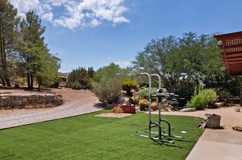 20767 Sunset Dr, Apple Valley CA  92308-5359 exterior