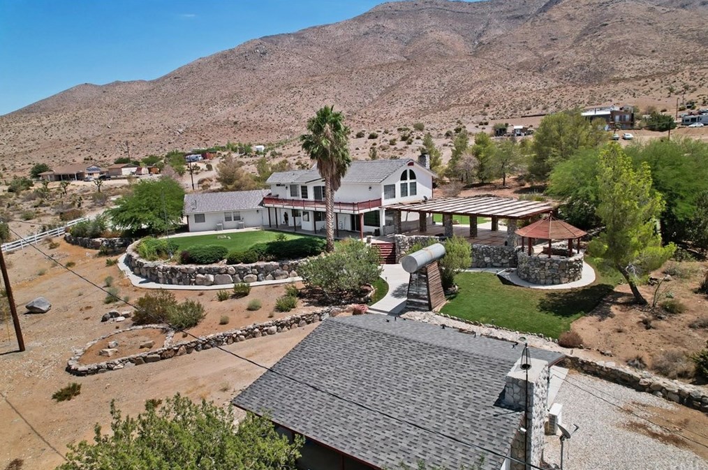 20767 Sunset Dr, Apple Valley CA  92308-5359 exterior