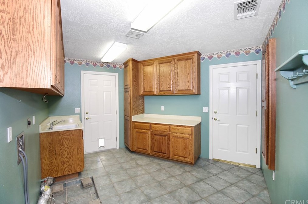 20767 Sunset Dr, Apple Valley CA  92308-5359 exterior