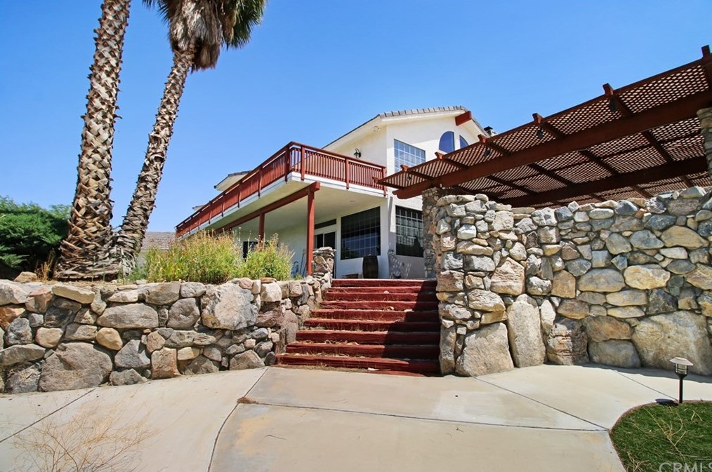 20767 Sunset Dr, Apple Valley CA  92308-5359 exterior