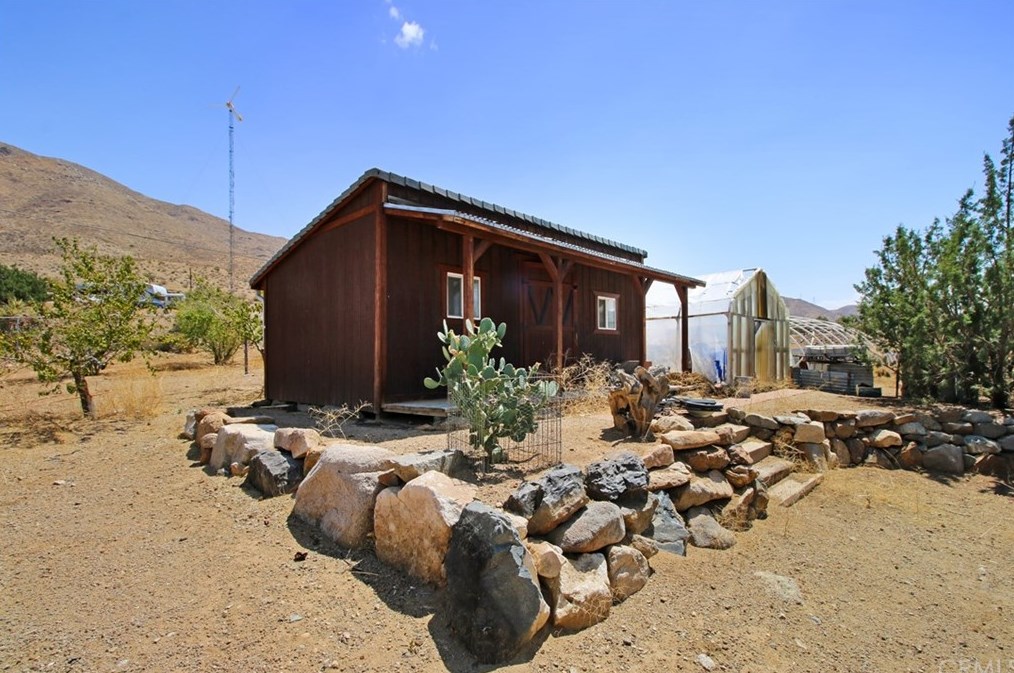 20767 Sunset Dr, Apple Valley CA  92308-5359 exterior
