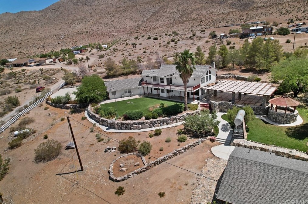 20767 Sunset Dr, Apple Valley CA  92308-5359 exterior