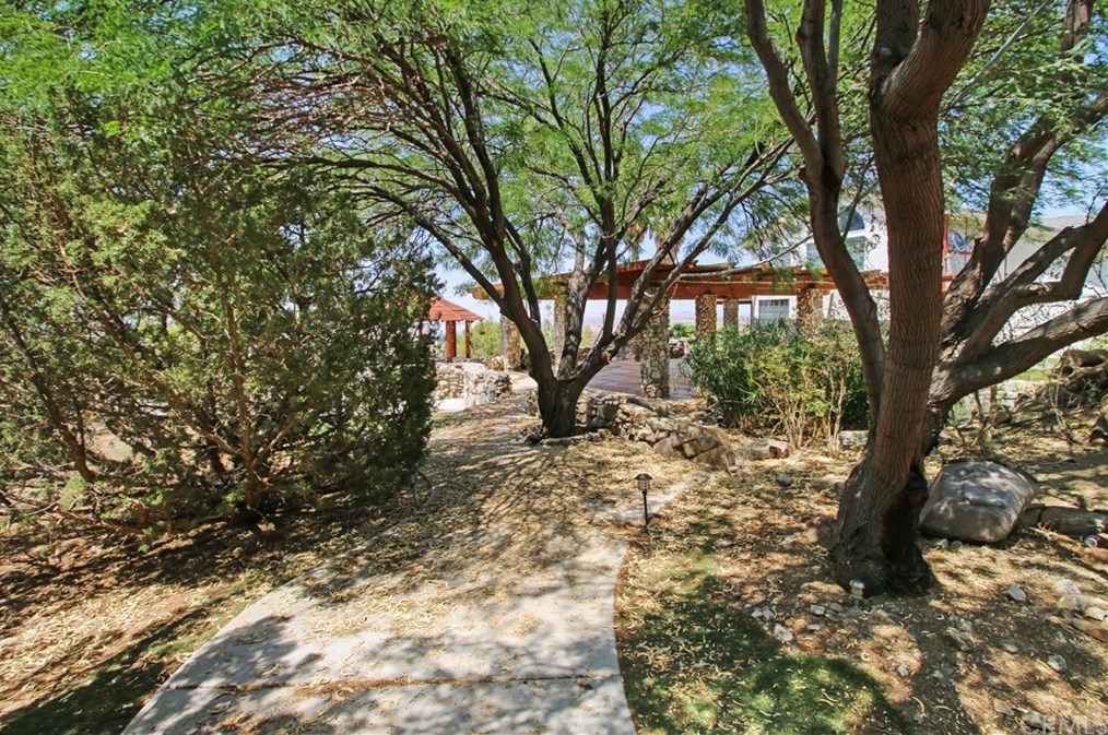 20767 Sunset Dr, Apple Valley CA  92308-5359 exterior