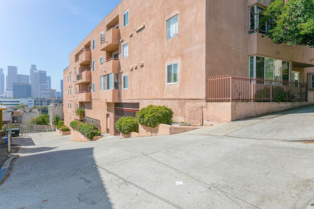 918 College St, Los Angeles CA  90012-5925 exterior