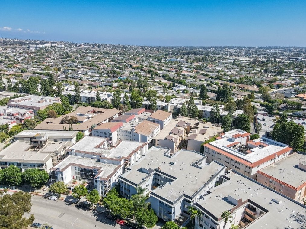 6150 Buckingham Pkwy, Los Angeles CA  90230-7239 exterior