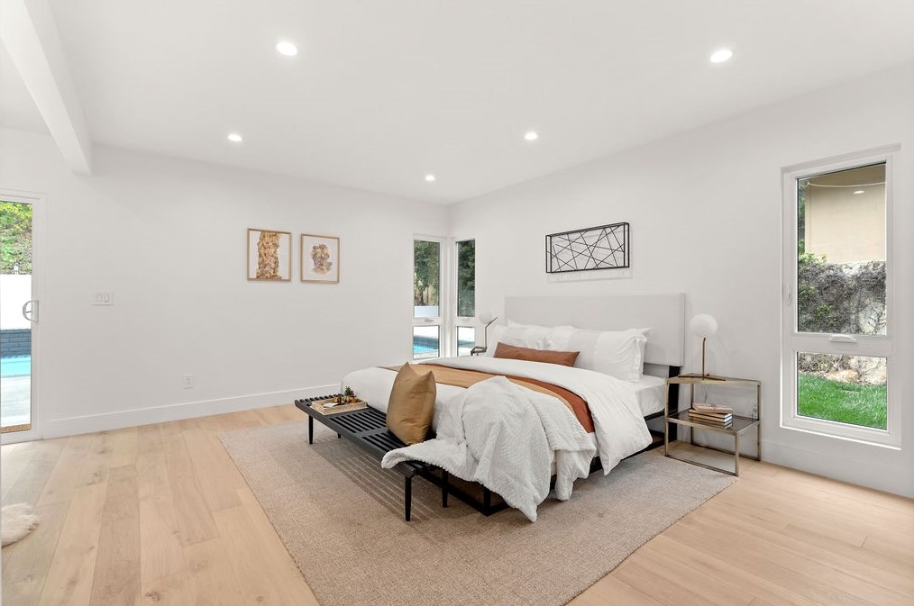 19136 Weston Pl, Los Angeles CA  91356-5040 exterior